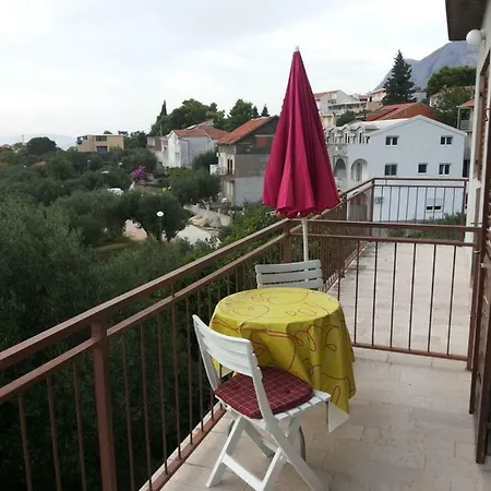 Apartment House Mergl Gradac (Split-Dalmatia)